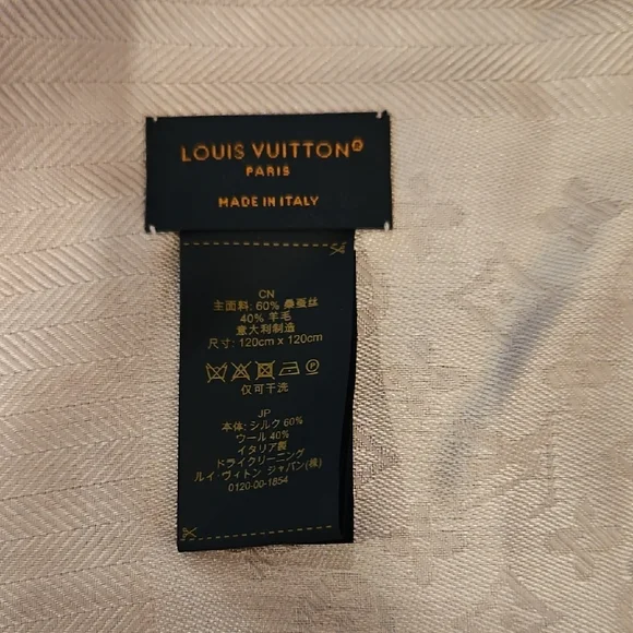 Louis Vuitton Cream Textured Scarf - Picture 3 of 6